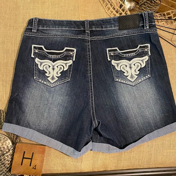 EUC Silzzle Jeans Dark Wash Denim with Embroidery on Pockets Size18 - Picture 2 of 2